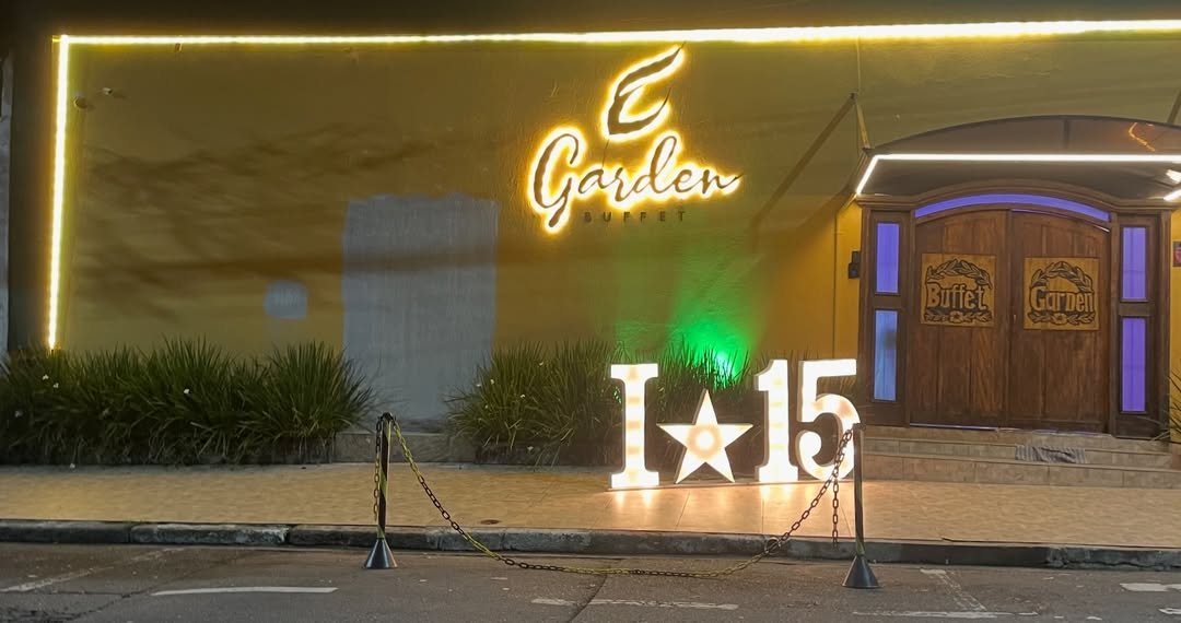 Fachada com letras caixa retroiluminadas Garden Buffet
